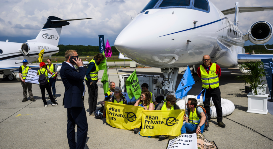 Privatjet Protest Klimaaktivisten nehmen bei einer Reihe globaler Proteste gegen Luxus
