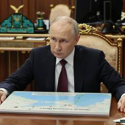 Putin zwingt Soeldner wie Wagner Kaempfer Russland die Treue zu schwoeren