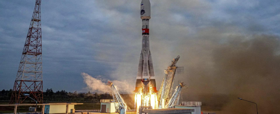 Raumfahrtbehoerde Eine gescheiterte Mondmission truebt den russischen Stolz und spiegelt