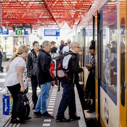 Reisende veraergert ueber NS Preiserhoehung „Der Zug wird fuer einige unerschwinglich