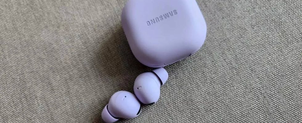 Samsung Samsung fuehrt Auracast Unterstuetzung fuer Galaxy Buds 2 Pro Smart TVs