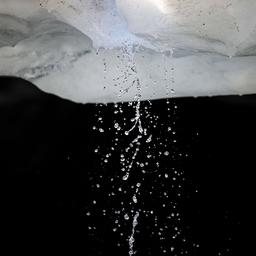 Schmelzender Gletscher legt Leiche eines 20 jaehrigen Alpinisten frei Im