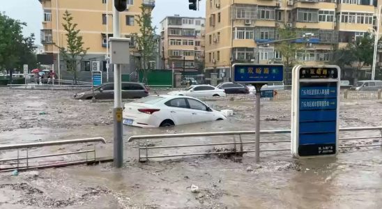 Sturm Doksuri Peking in Alarmbereitschaft zwei Tote bei starkem Regen