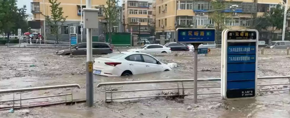 Sturm Doksuri Peking in Alarmbereitschaft zwei Tote bei starkem Regen