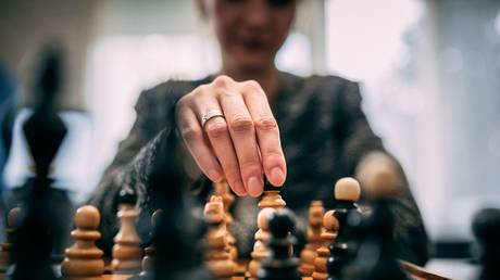 Trans Schachspielerinnen von Frauenwettbewerben ausgeschlossen – World