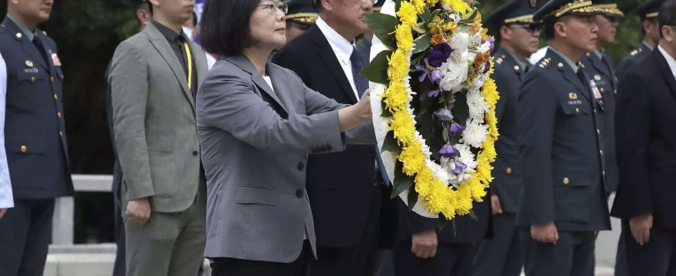 Tsai Ing Wen Taiwans Fuehrerin Tsai Ing wen begruesst gefallene Soldaten zum