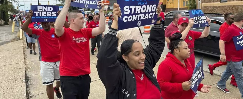 US Automobilarbeiter stimmen fuer Streikgenehmigung falls Tarifverhandlungen scheitern