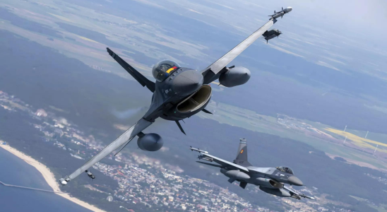 US Zustimmung Die Ukraine wird F 16 Kampfflugzeuge von den Niederlaendern und Daenen