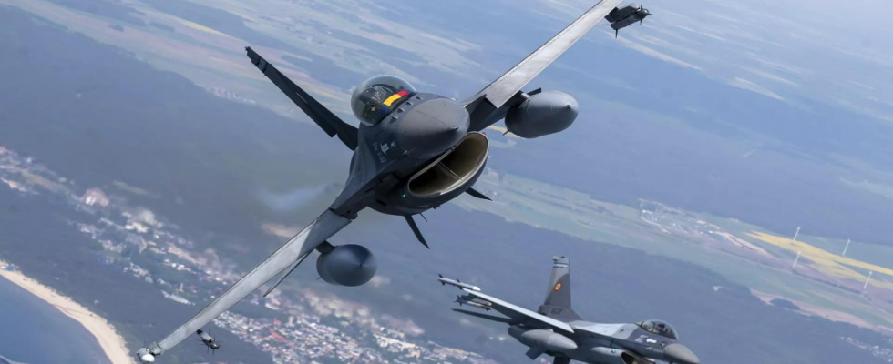 US Zustimmung Die Ukraine wird F 16 Kampfflugzeuge von den Niederlaendern und Daenen
