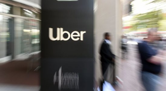 Uber erhoeht aufgrund der Versicherungskrise das Mindestalter fuer neue Fahrer