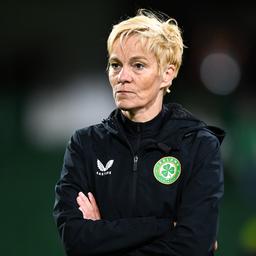 Vera Pauw muss ihren Posten als Nationaltrainerin Irlands trotz Weltmeisterschaftssieg