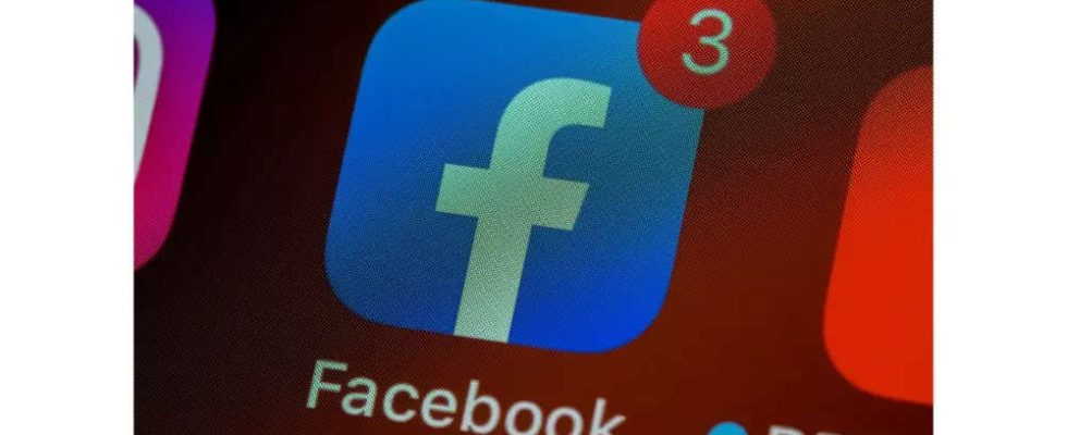 Von der Regierung kontrolliertes Medienlabel reduziert das Nutzerengagement bei Facebook Anzeigen