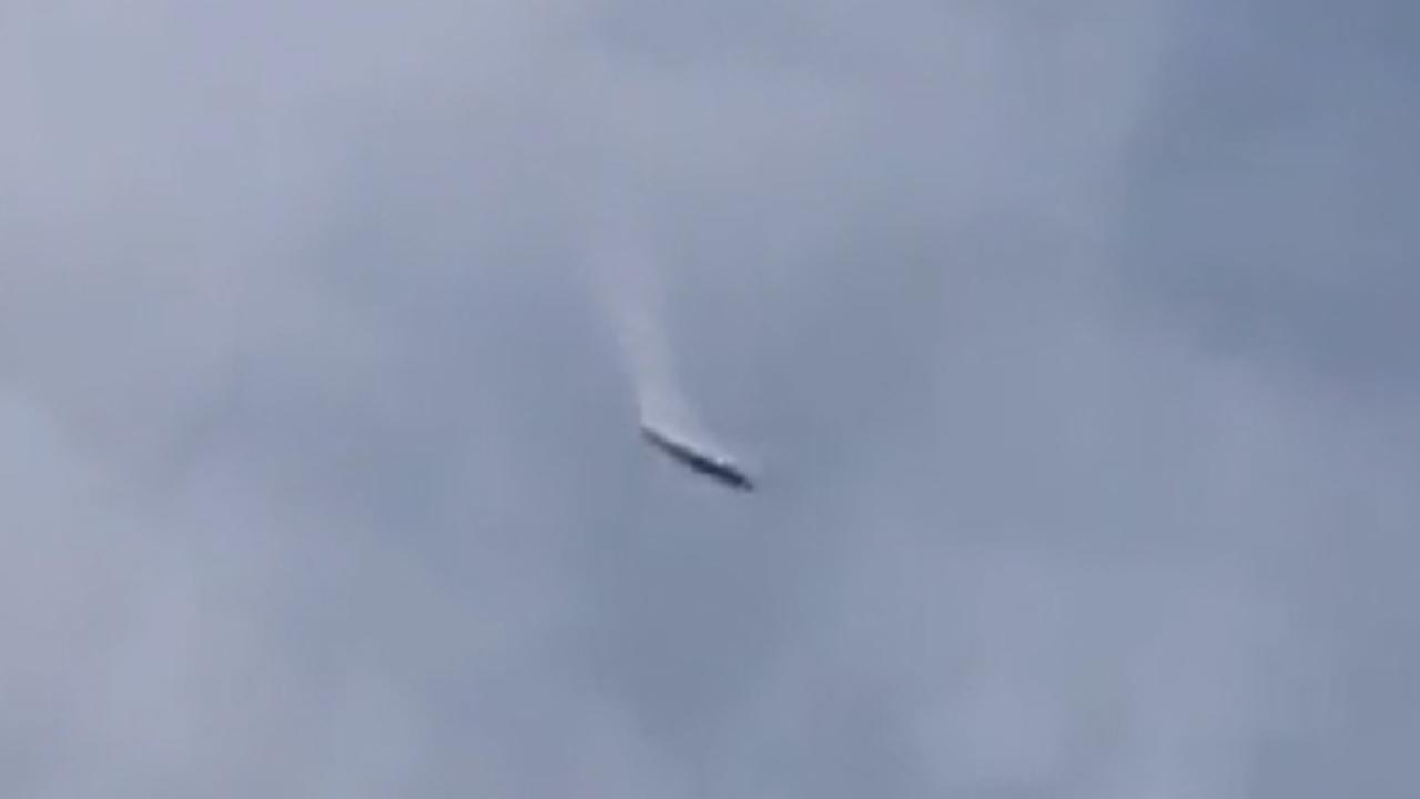 Beeld uit video: Omstanders filmen neerstortend vliegtuig waar Prigozhin in zou zitten