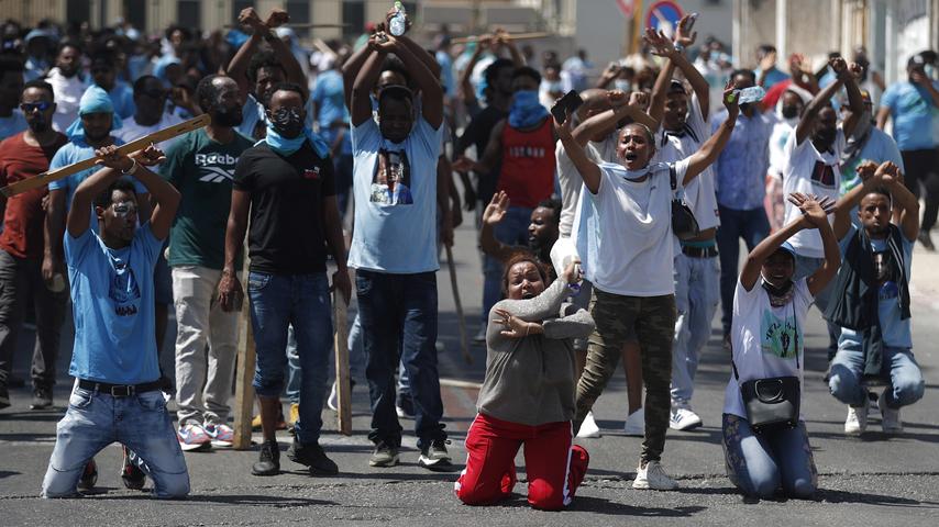 1693678713 157 Dutzende Eritreer bei Demonstration in Tel Aviv verletzt von Polizei