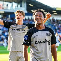 AZ gewinnt auch das fuenfte Eredivisie Spiel der Saison in Zwolle