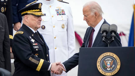 Amerikas oberster General nimmt Abschied vom „Moechtegern Diktator – World