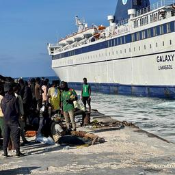 Ausnahmezustand in Lampedusa aufgrund der Ankunft Tausender Migranten Im