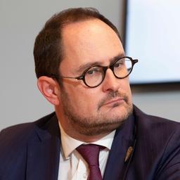 Belgischer Minister steht unter Beschuss wegen Party bei der Menschen