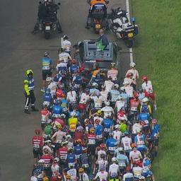 Chaos beim Auftakt der Rad Europameisterschaft in Meppel Polizei schickt Peloton