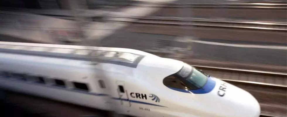 China Bullet Train China startet die erste Hochgeschwindigkeitszuglinie ueber das