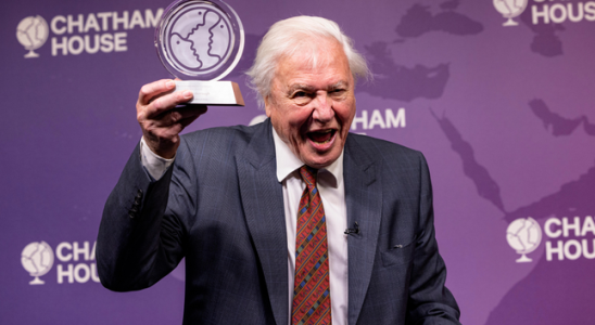 Der 97 jaehrige Draufgaenger Sir David Attenborough beginnt mit den Dreharbeiten