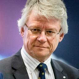 Der Koenigskommissar von Gelderland tritt nach Berichten ueber Fehlverhalten von
