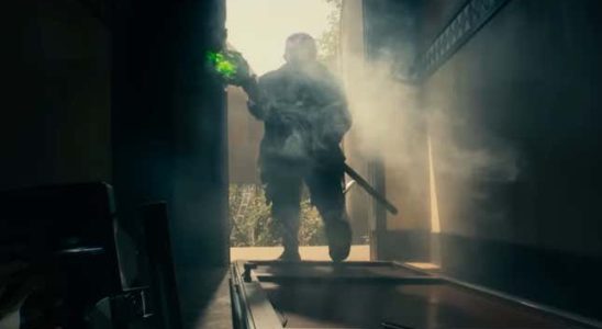 Der erste Teaser zu Peter Dinklages Toxic Avenger Film ist blutig
