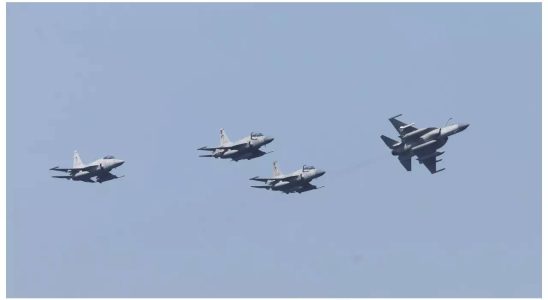Die pakistanische Luftwaffe fuehrt Fluguebungen in China und Aegypten durch