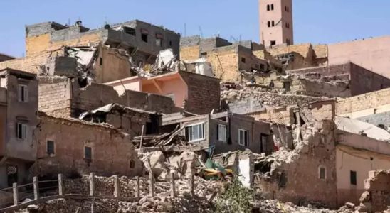 Erdbeben Papst Franziskus betet fuer die Opfer des Erdbebens in