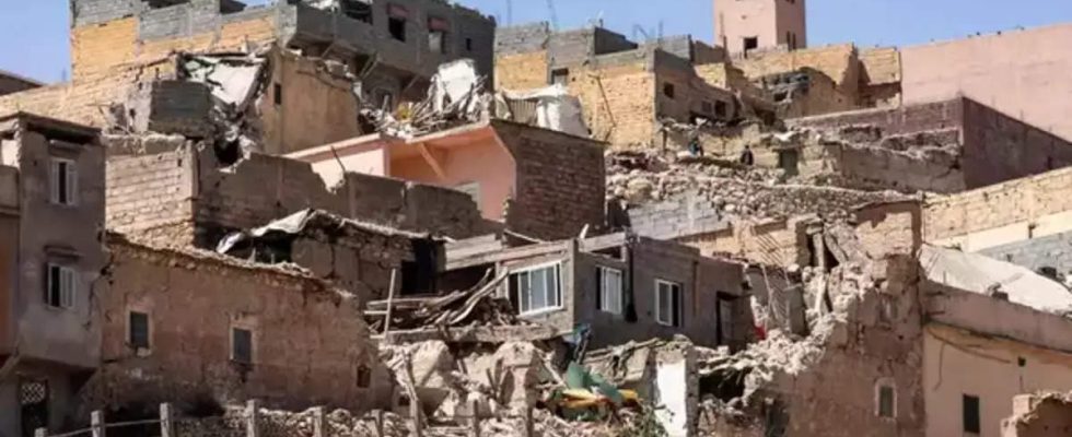 Erdbeben Papst Franziskus betet fuer die Opfer des Erdbebens in