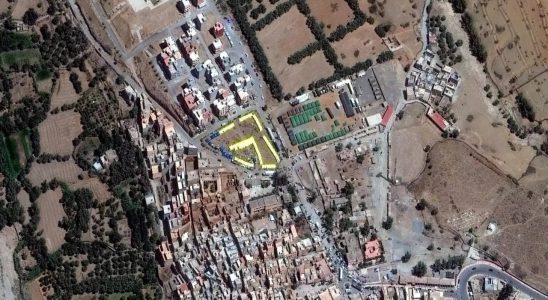 Erdbebenopfer Marokkos Sanitaeter sind mit der Flut von Erdbebenopfern mit