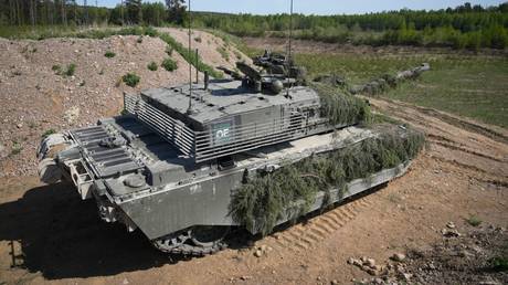 Grossbritannien weigert sich den in der Ukraine zerstoerten Challenger 2 Panzer zu