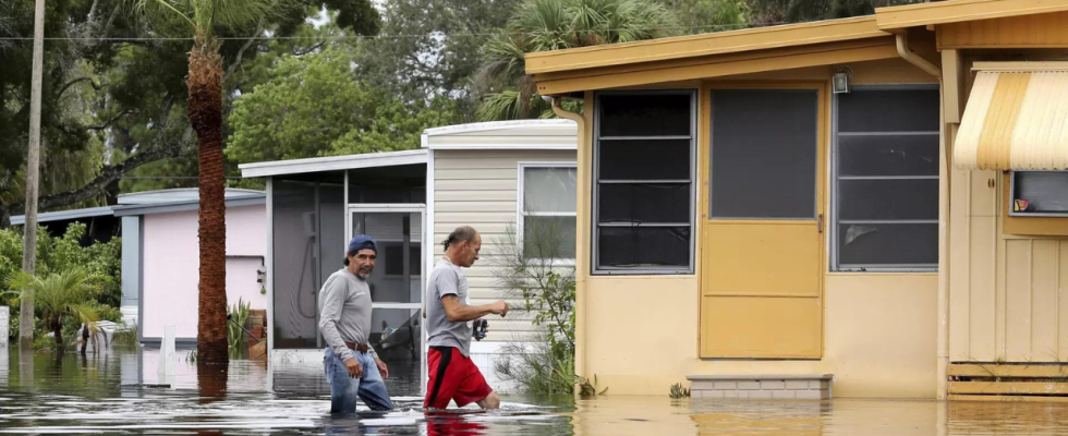 Hurrikan Idalia Anwohner kehren zurueck und finden auf dem Weg