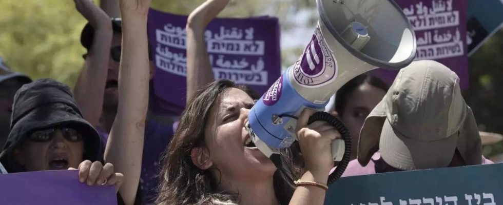 Israels Oberster Gerichtshof verschiebt die entscheidende Anhoerung zur Justizreform nachdem