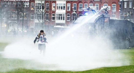 Kurzverfahren wegen Wasserwerfern bei Protesten So setzt die Polizei den