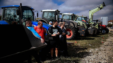 Landwirte aus einem EU Land veranstalten grossen Getreideprotest in der Ukraine