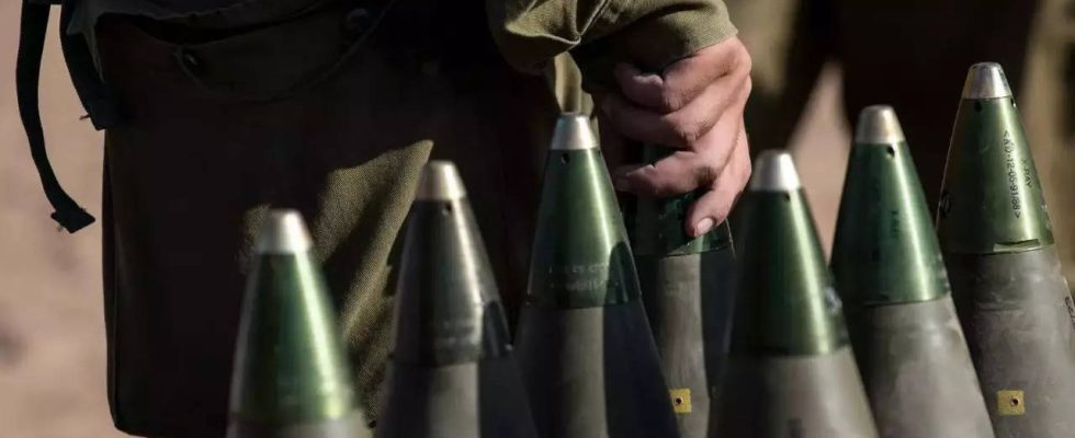 Libanon Die libanesische Armee gibt an Traenengas und Rauchbomben mit