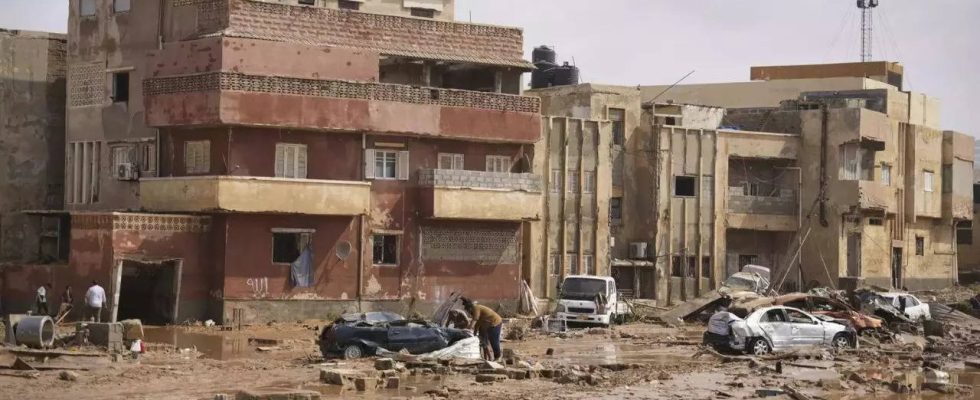 Libysche Ueberschwemmungsrettung Rettungsteams bergen Hunderte Leichen in Derna einer der