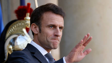 Macron steckt zwischen Trauer und Akzeptanz seines Scheiterns in Niger