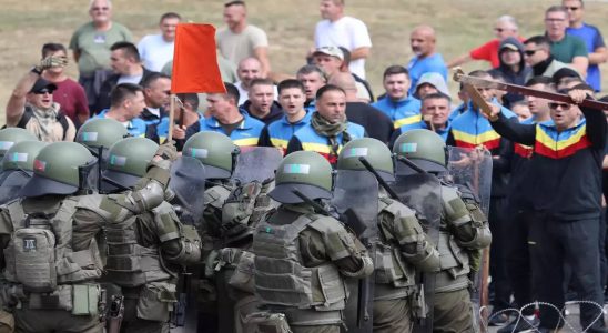 Militaeruebung EU Truppen treten bei einer Uebung gegen potenzielle Randalierer an