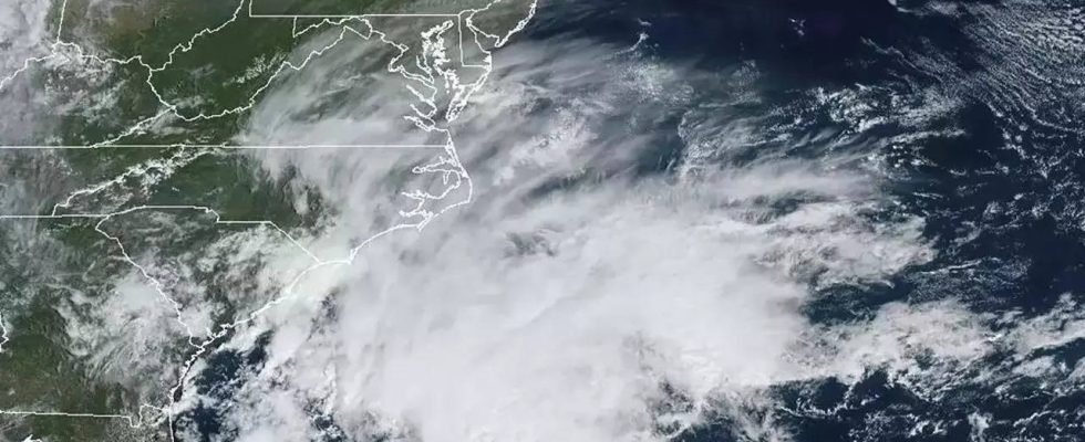 North Carolina Der Tropensturm Ophelia trifft in North Carolina auf