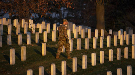 Oberster US Militaerfriedhof wegen Sperrung wegen „Bombendrohung – World