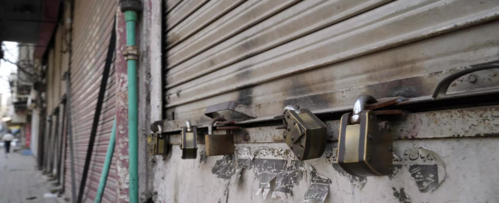 Pakistan Pakistanische Geschaeftsleute lassen wegen der Inflation im ganzen Land