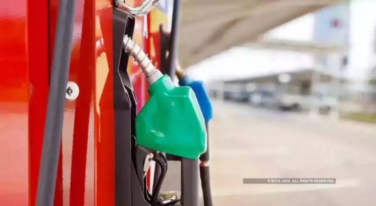 Pakistan erhoeht die Benzin und Dieselpreise um einen Rekordwert