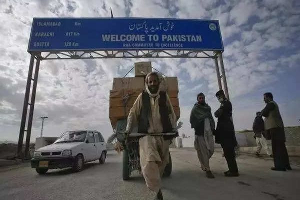 Pakistan und Afghanistan Die Grenze zu Torkham wird nach acht