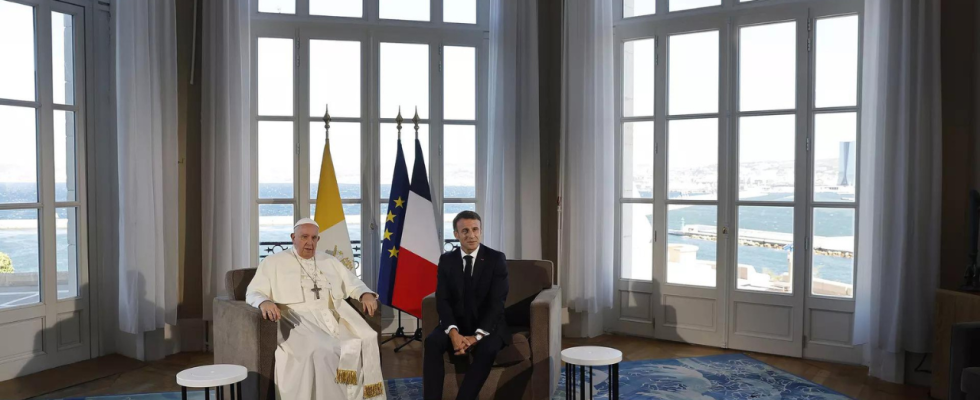 Papst fordert Laender auf Haefen fuer Migranten zu oeffnen