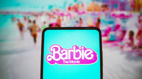 Russen geniessen „kostenlose Barbie – Unterhaltung