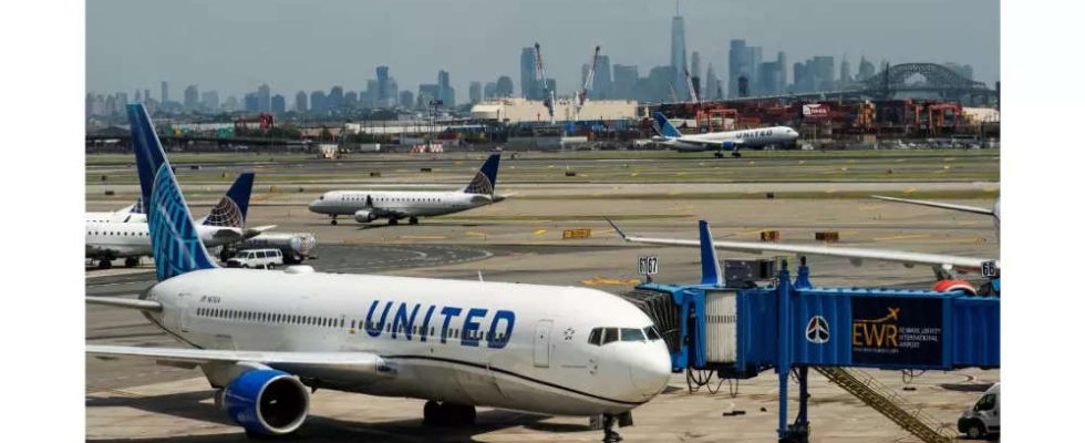 Softwarefehler United Airlines stoppt Fluege wegen Softwareproblemen fuer eine Stunde