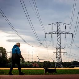 Staat investiert in Netzbetreiber Stedin zur Entlastung vollstaendiger Stromnetze