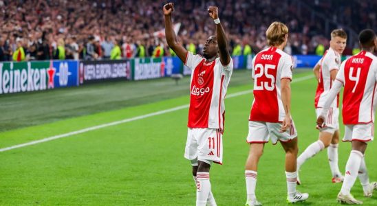 Steijn ist nach „hektischer Woche stolz auf Ajax Spieler „Das bietet